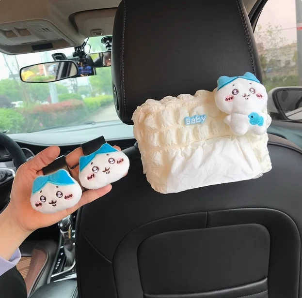 Caja de pañuelos para coche con dibujos animados de Kawaii Chiikawass, decoración interior para coche, cubo de basura para coche, gancho de almacenamiento para cinturón de seguridad, hombreras