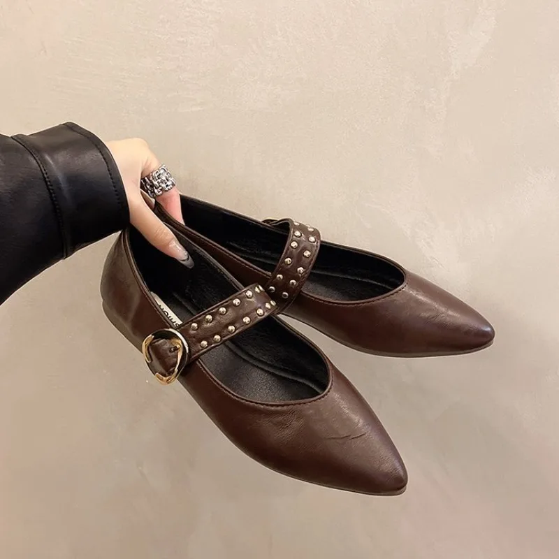 أحذية نسائية عصرية جديدة موديل 2025