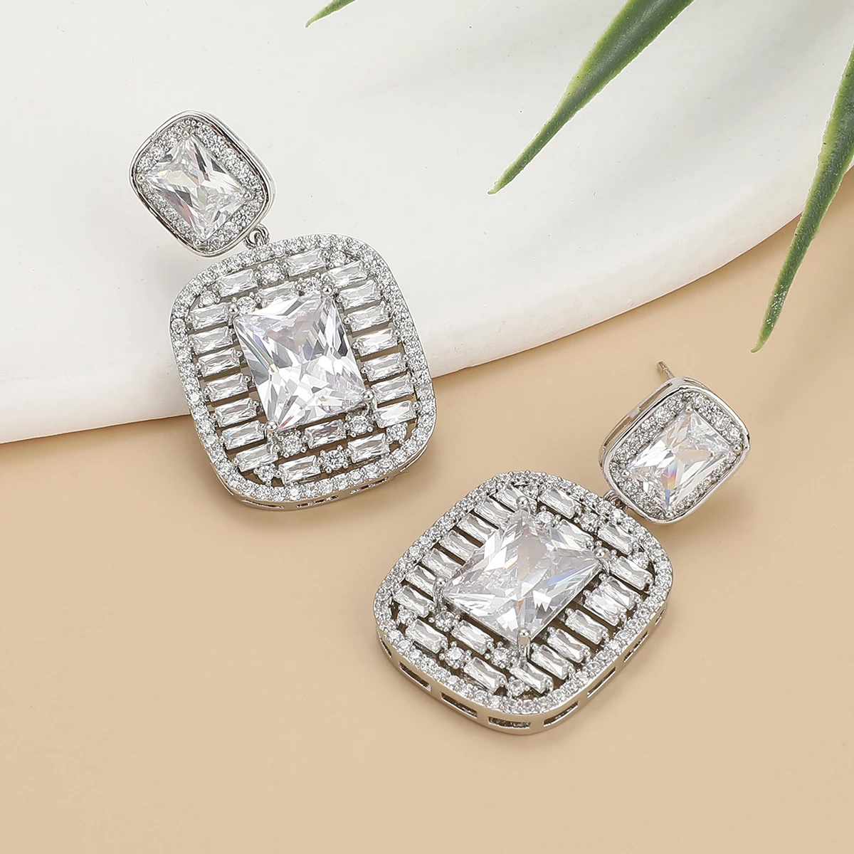 2023 New Elegant Women Earrings Jewelry AAA Cubic Zircon Rectangle Shape Drop Long Dangle Earrings Samrt Party Wedding Jewelry