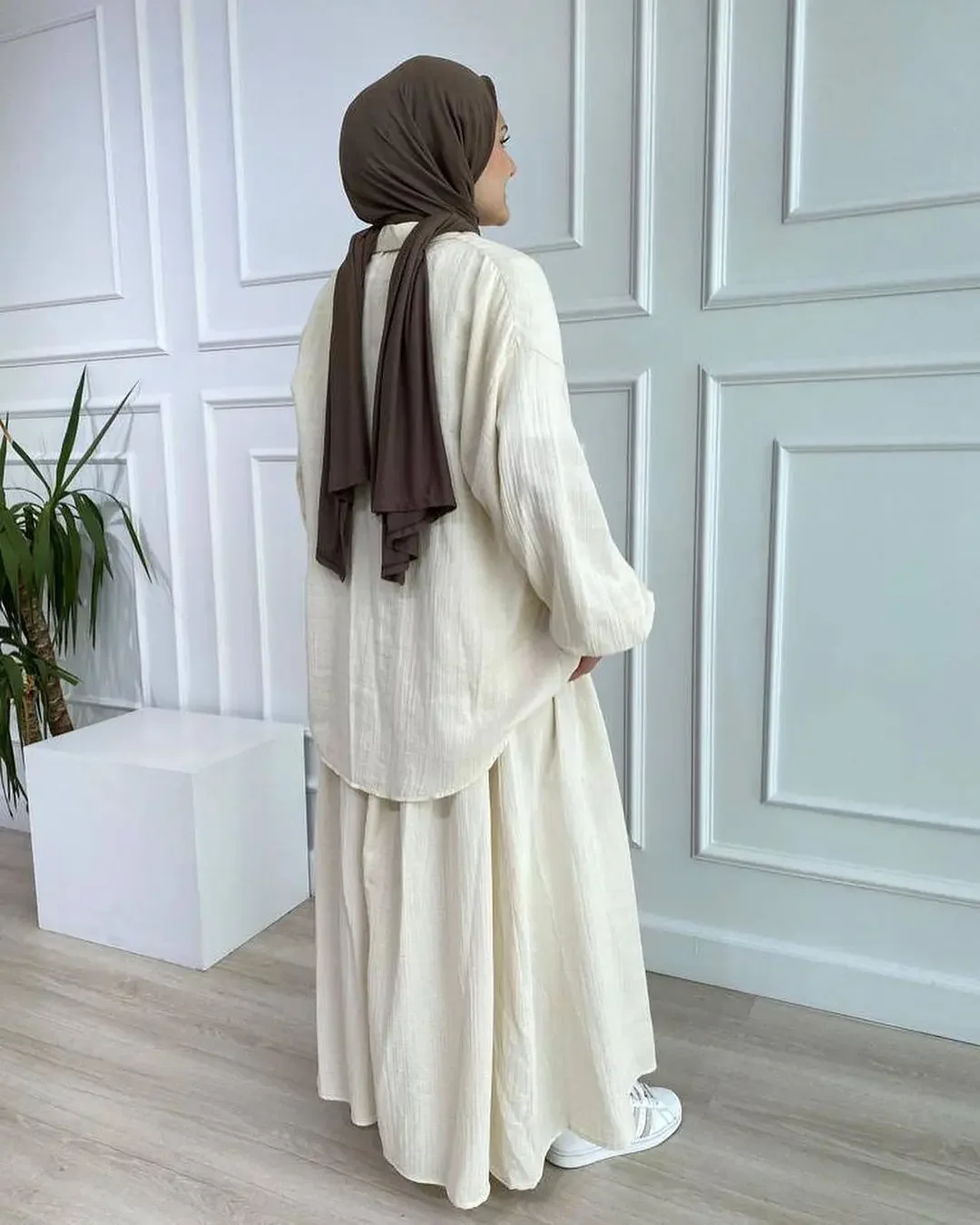 Two-piece long-sleeve shirt and skirt set for Muslim women, elegant abaya, Dubai, Turkey, casual Islamic tops, monochrome skirt fashion.