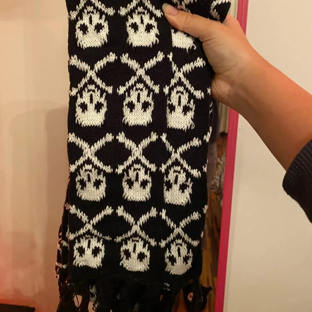 New Anime Hip-hop Autumn and Winter Skull Men's Knitted Scarf Ladies Black Tassel Skull Scarf Party Acting Gift