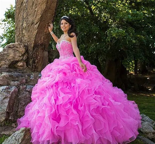 

Cute Hot Pink Ruffles Quinceanera Dresses Luxury Beads for Sweet 15 Year Ball Gown Puffy Debut Gowns Sexy Backless Sweetheart
