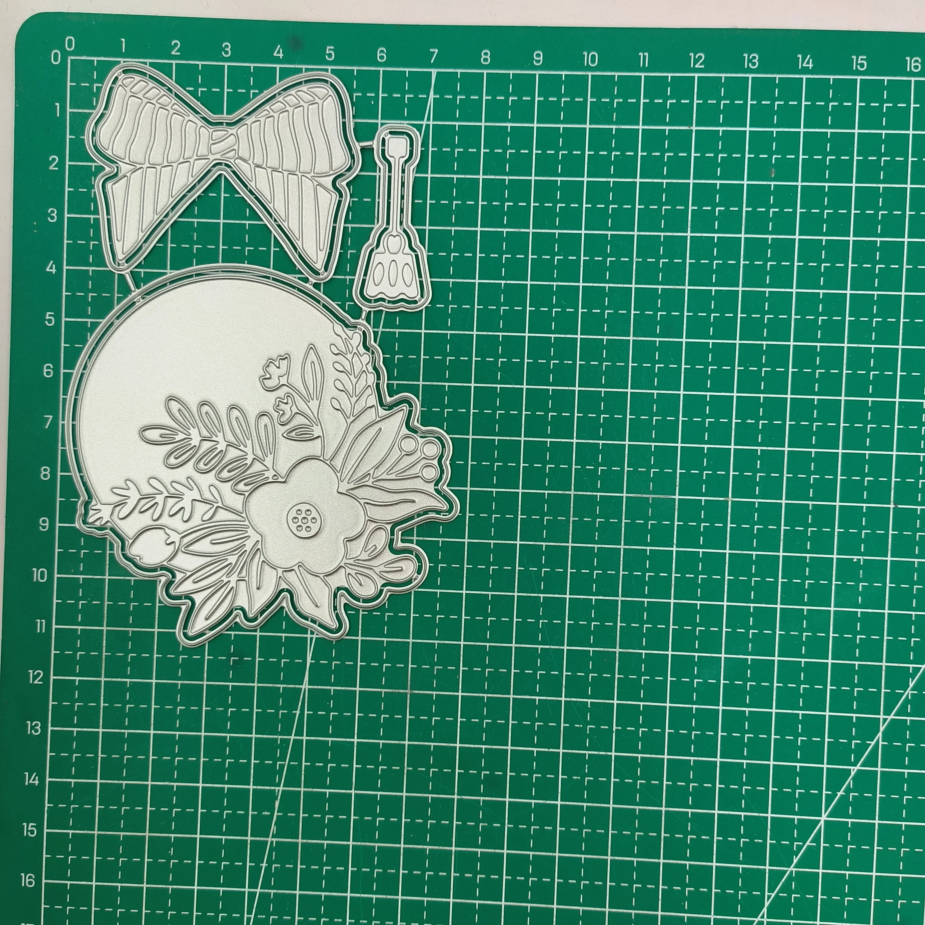 

Bow knot wreath metal die cutting and hot foil 2023 new DIY die molds scrapbooking paper making cuts crafts big die handmade