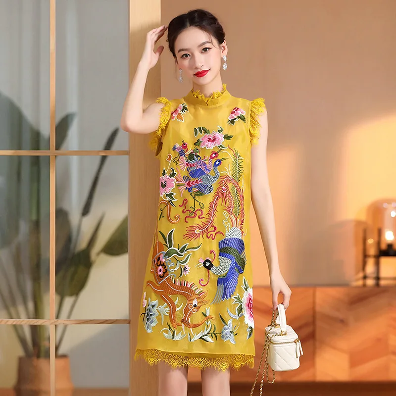 

Sleeveless Dress New Year Party Chinese Embroidery Lady Cheongsam