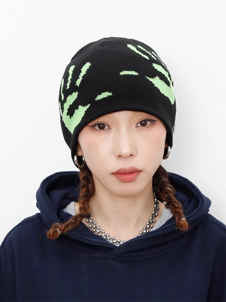 Gorro de punto con estampado gráfico de manos: estética urbana Y2K - true-deals-club