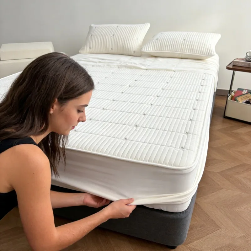 Ultimate Waterproof Quilted Mattress Protector - Breathable Microfiber with 360° Elastic Deep Pocket, Anti-Mite Protection