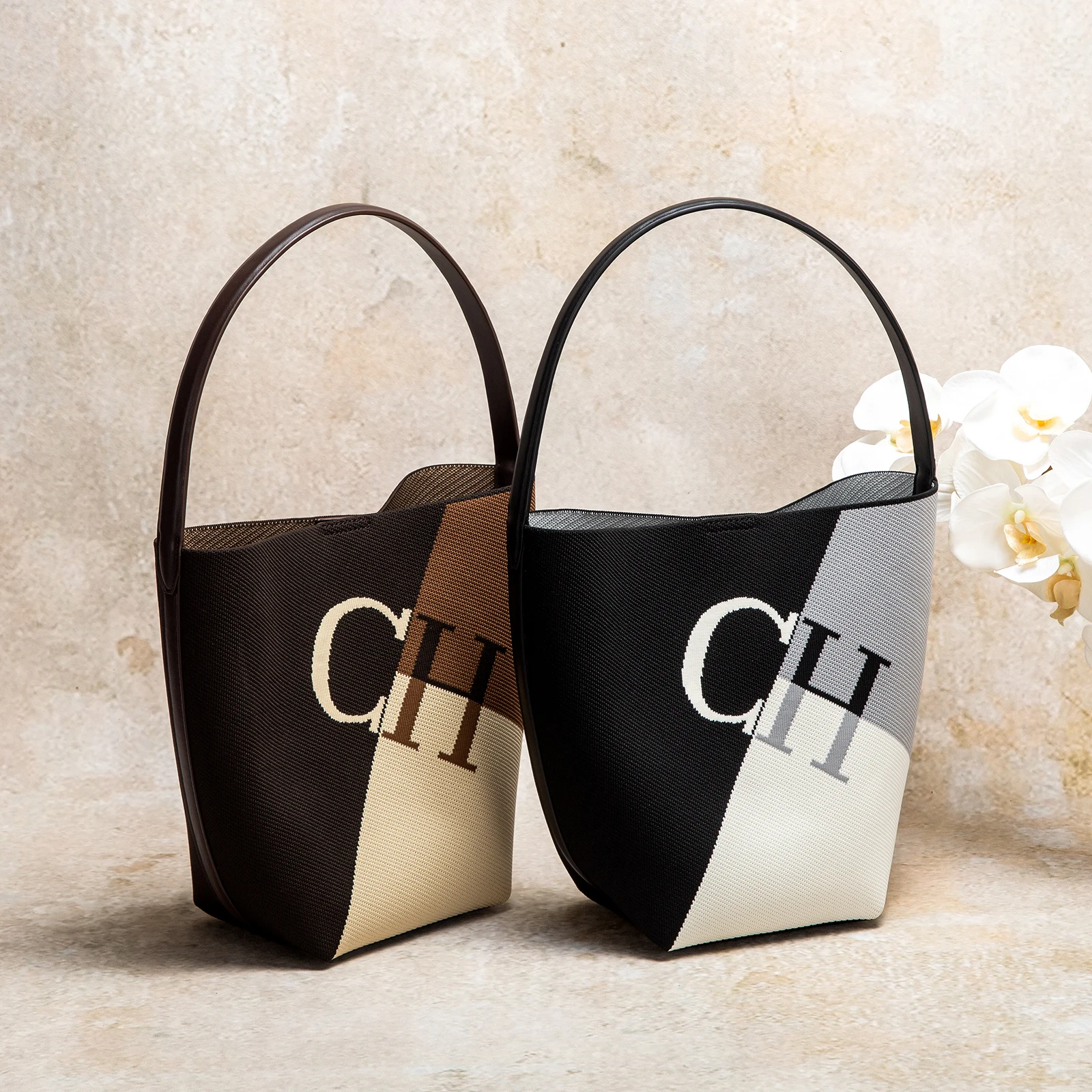 حقيبة تسوق نسائية من علامة CHCH التجارية، تتميز بت...