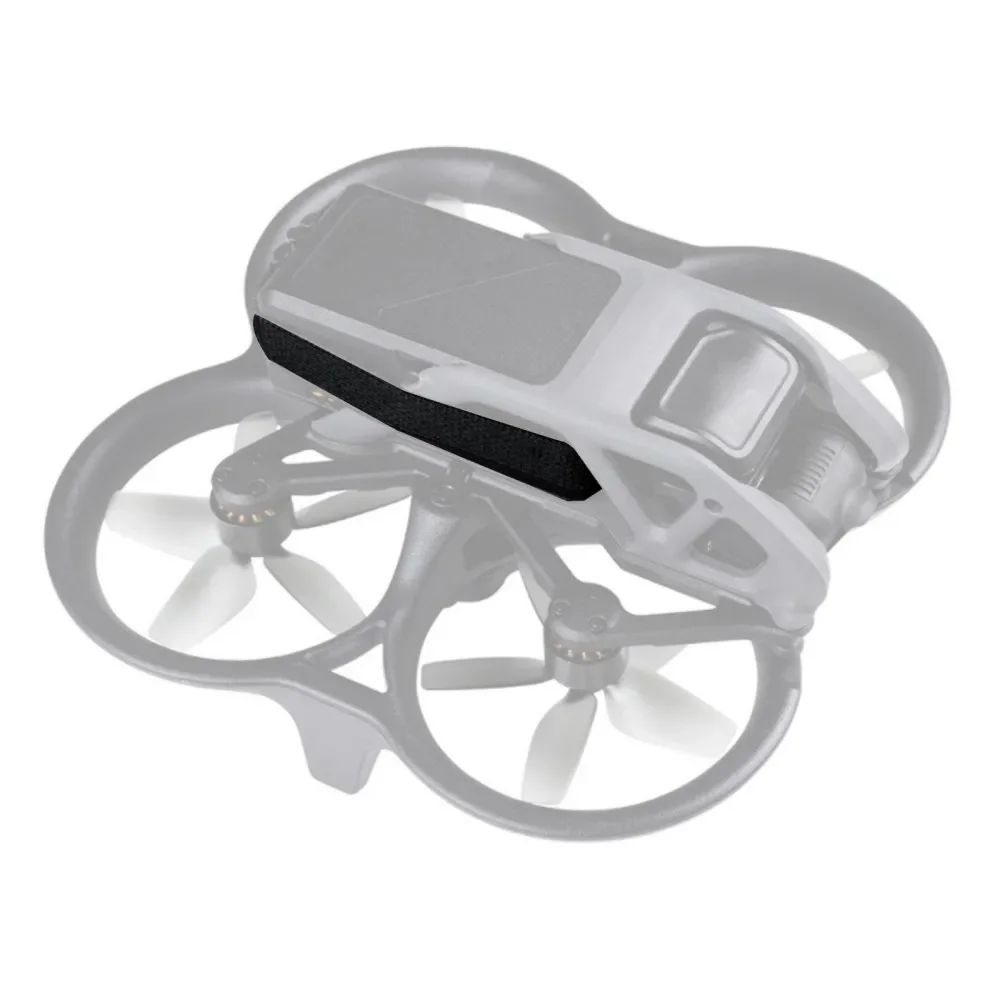Installation facile de la sangle anti-détachement sur la batterie DJI Avata, assurant une fixation solide.