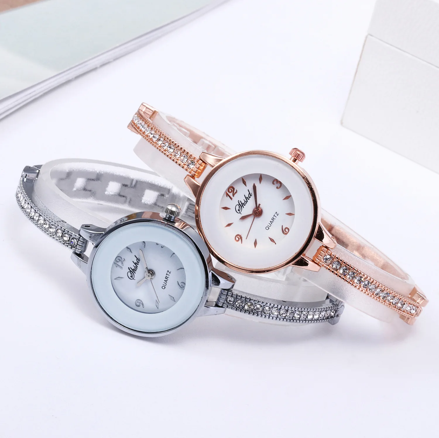 

Men's and Women's Quartz Trendy Watches