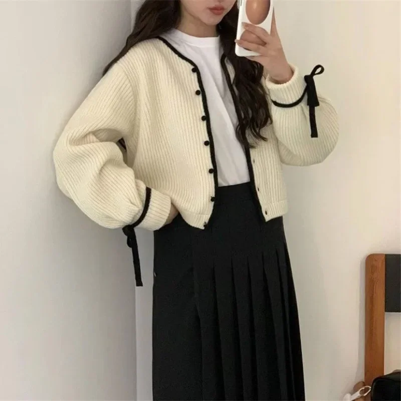 

2023 Autumn New Bow Design Sweater Women Knitted Cardigan 니트반팔여자 Retro V-neck Simple Black Knitting Cardigan Women's