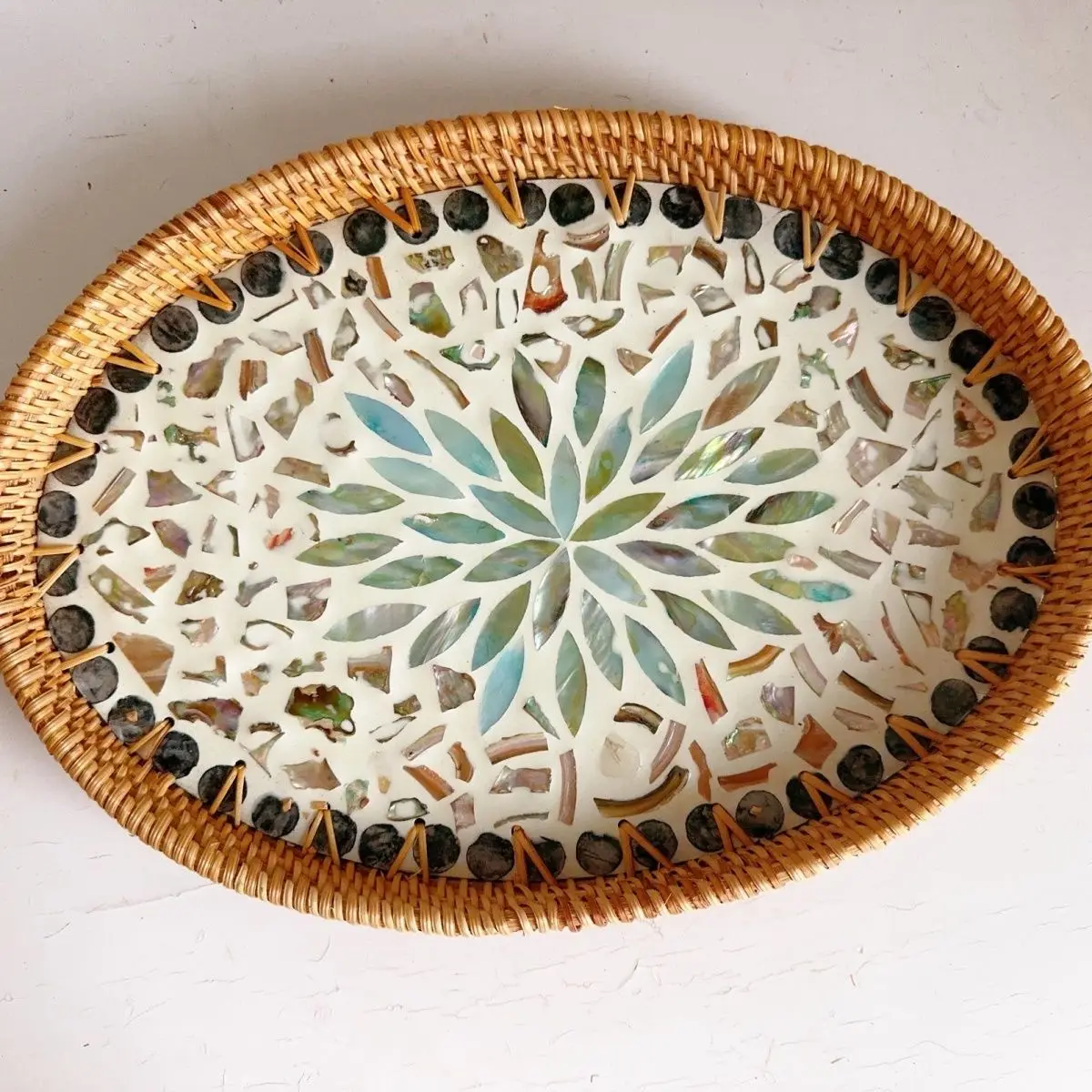 Rattan Fruit Plate Fruit Basket, Oval Hand-woven Shell Tray Household Living Room Snack Desktop Storage Trays