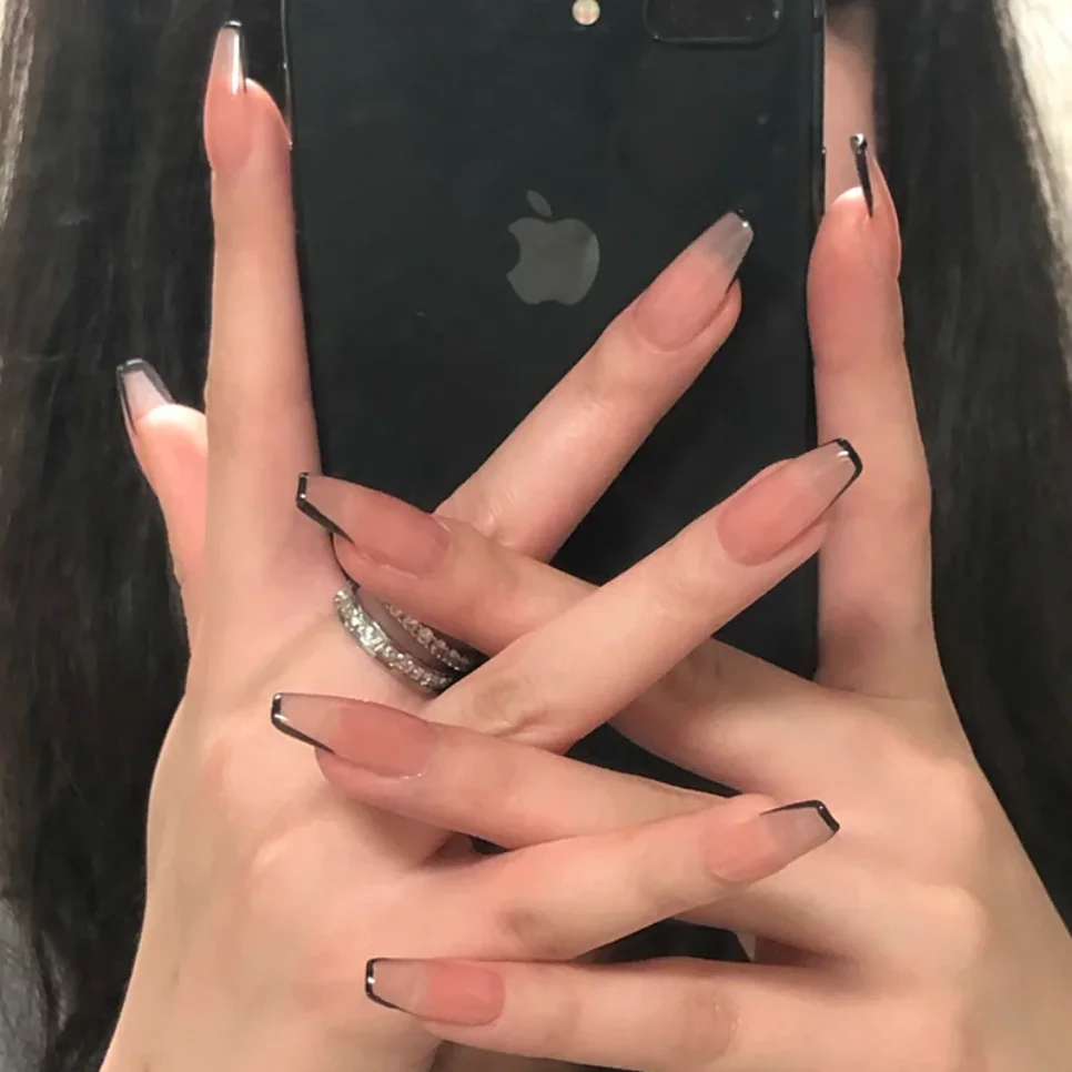 

24Pcs Seamless Removable Artificial Press On Nail Art Detachable Fashion False Nails With Designs French Black Edge Fake Nails