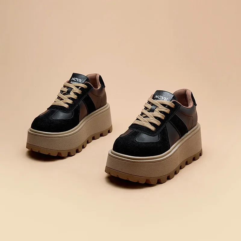 Autumn and winter new thick soled Korean version versatile height increasing sports women's shoes trend 2