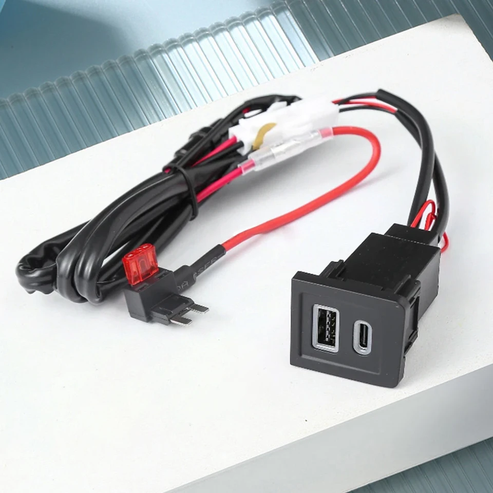 2 Porte USB Caricabatterie OEM Style Con Cablaggio Fusibile Per VW T5 (2003-2009) - Doppia Uscita 2,1A, Luce Blu