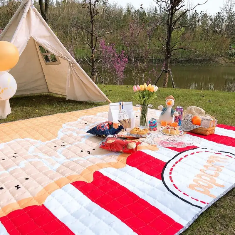 

Popular Outdoor Camping Leisure Waterproof Picnic Mat Holiday Outing Picnic Mat