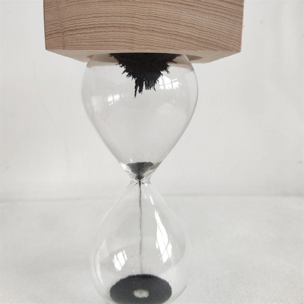 Klassieke houten zandloper met 60-minuten/30-minuten timer, een Klassieke houten zandloper met 60-minuten/30-minuten timer, een