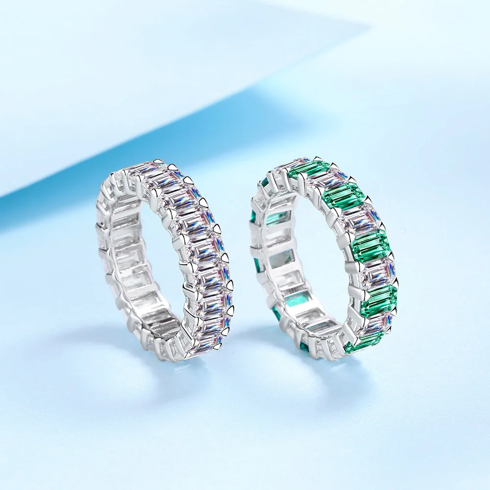 

Кольцо из серебра пробы с изумрудом, 18 К