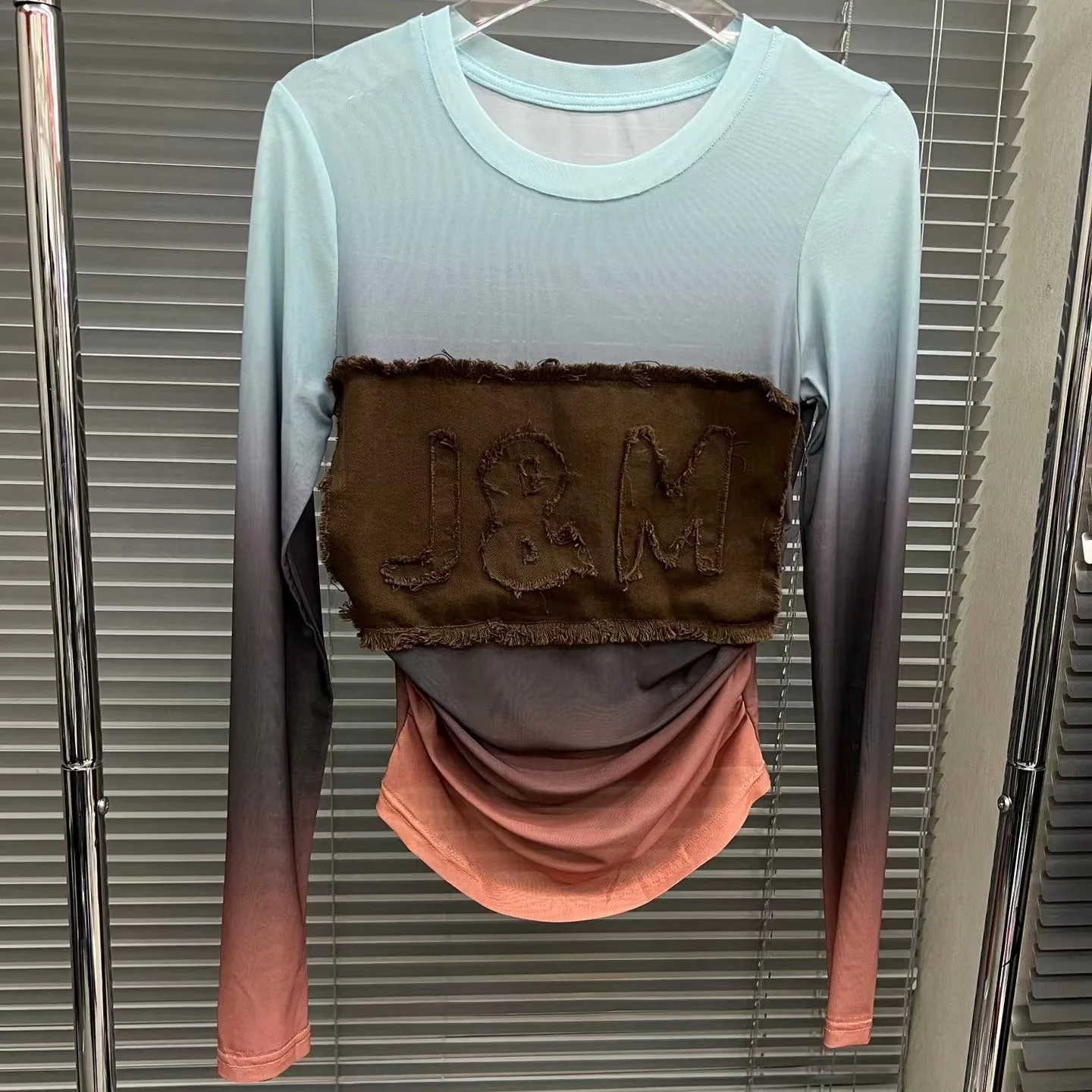 

Niche design trendy brand patchwork color matching halo dyed mesh long sleeved top pleated and versatile Tee