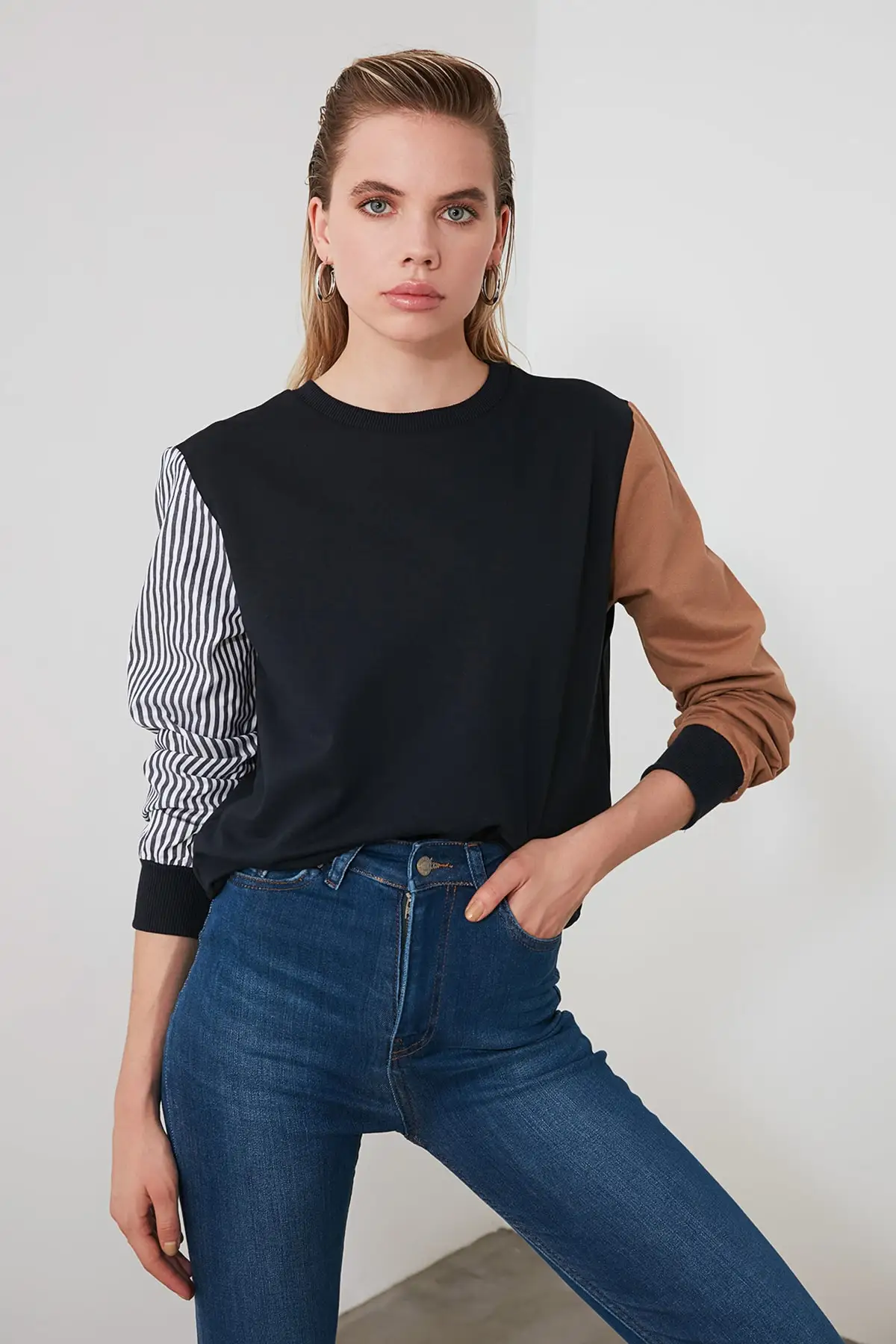 Trendyol With Color Block Knitted Sweatshirt TWOAW20SW0052 Trendyol With Color Block Knitted Sweatshirt TWOAW20SW0052