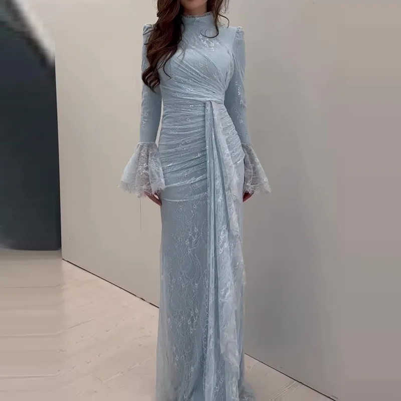 فستان نسائي