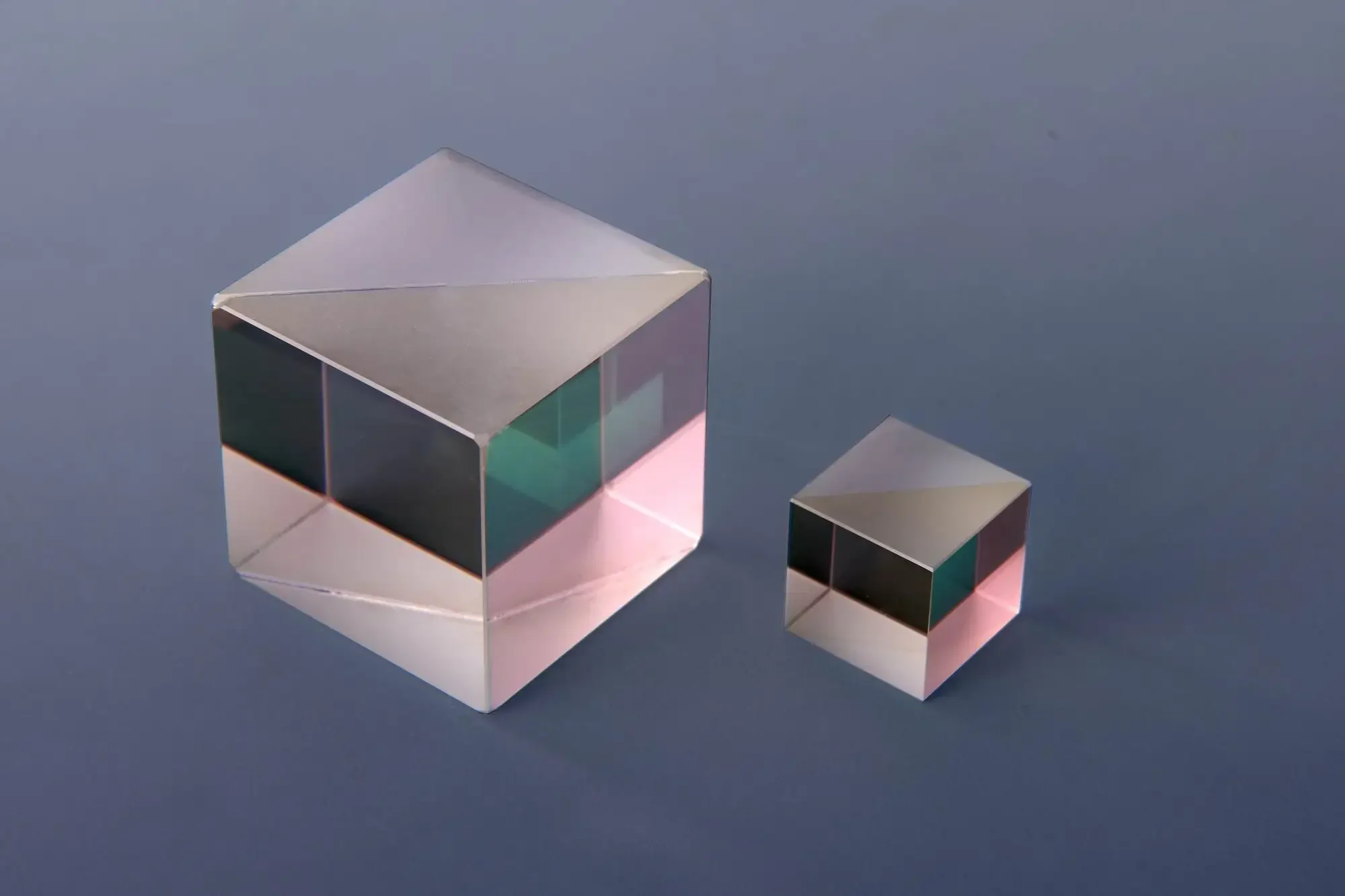 고정밀 PBS 적외선 광대역 큐브 편광 빔 스플리터 프리즘 900-1300NM 맞춤형 광학 부품