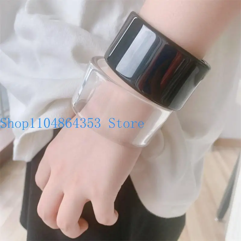Harz-Armband mit Einfachen Designs, Robusten Materialien und Vielseitigem Zubehör, Ideal für Lässige oder Formelle Outfits