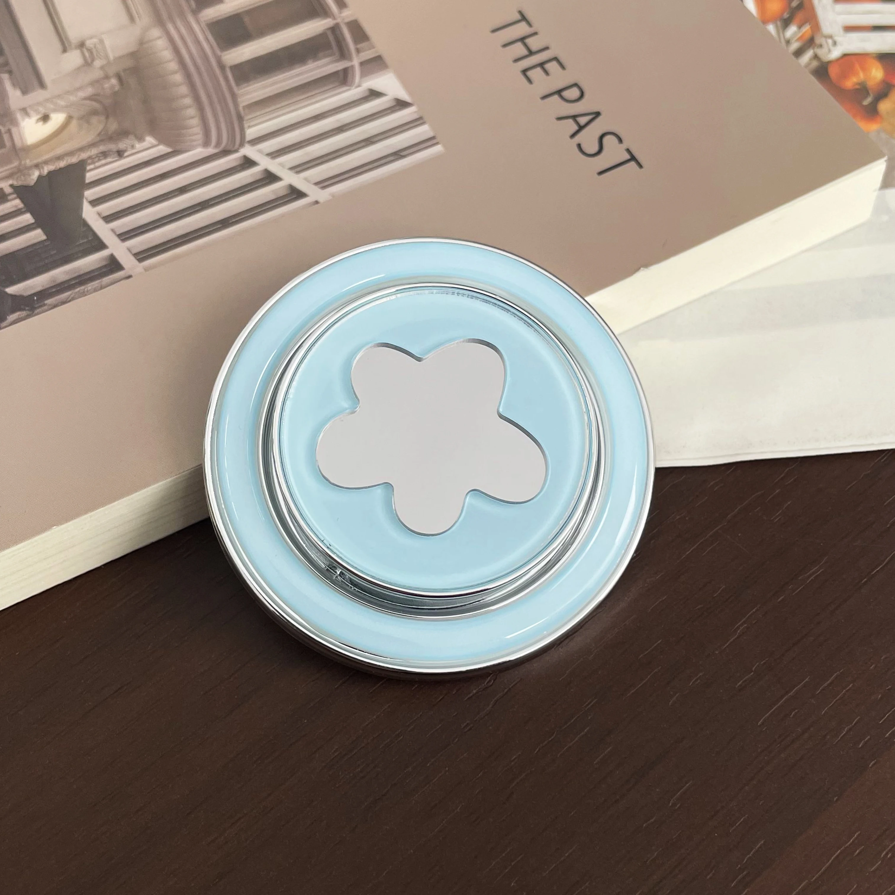 Suporte Magnético para Celular INS Coreano com Design de Estrela, Laço e Trevo, Superfície Espelhada, Compatível com MagSafe, para Todos os Smartphones