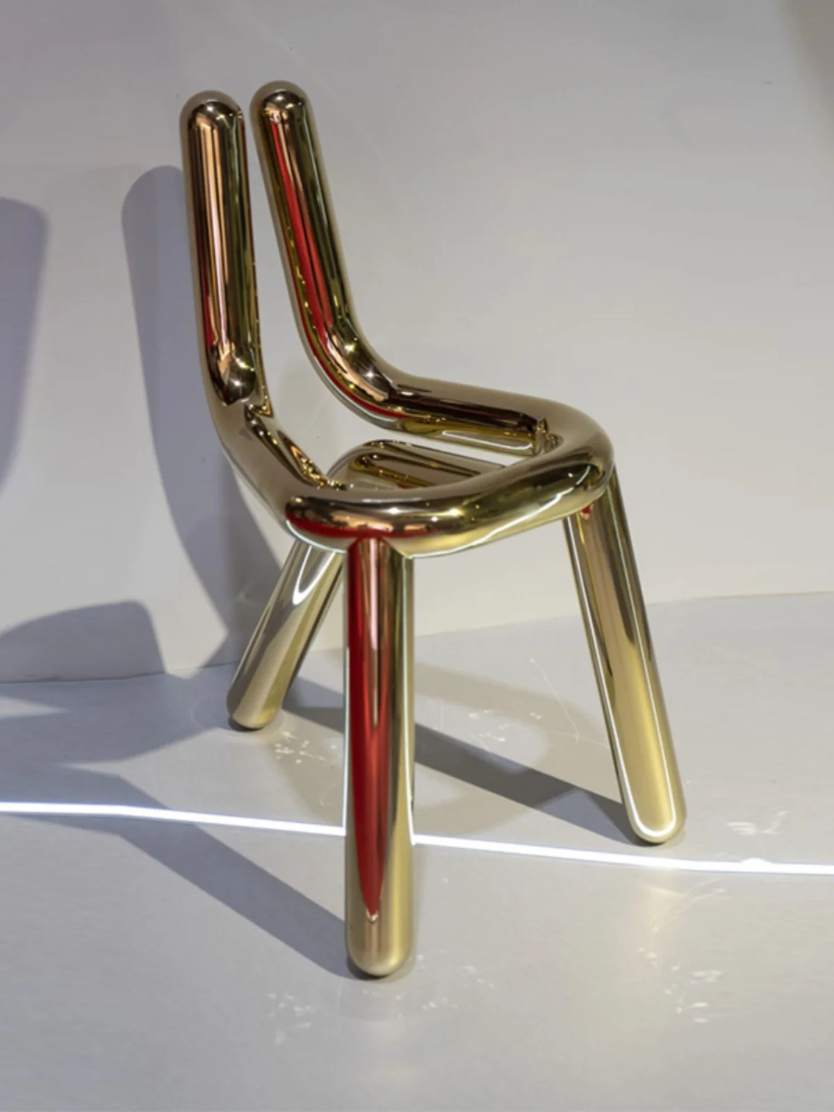 Italian designer's creative outdoor shaped fiberglass electroplated chair with curved shape, light luxury,