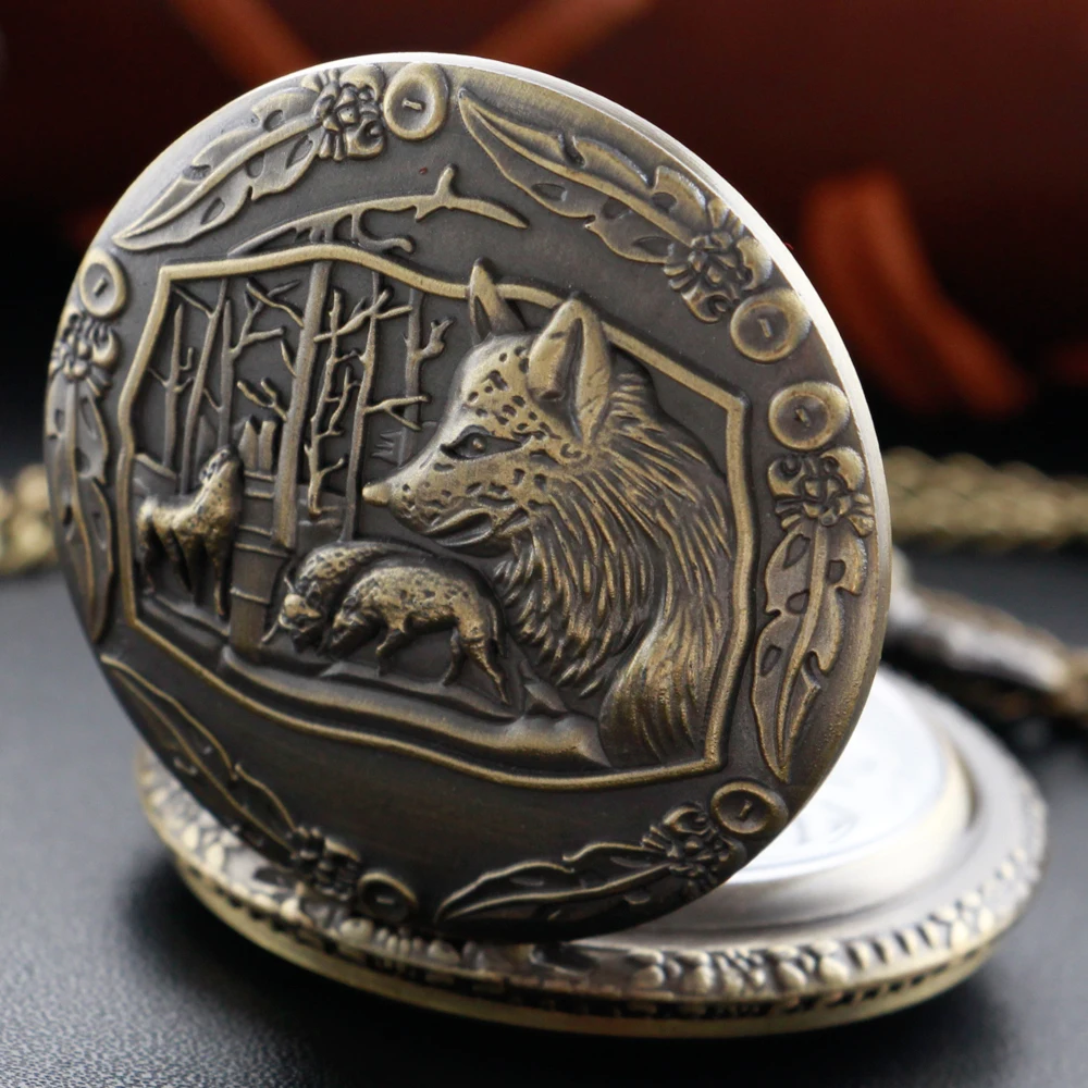 Animal Series Wolf Display Quartz Pocket Watch Vintage Bronze Fob Chain Roman Digital Round Dial Necklace Pendant Clock Gift vintage black carving quartz pocket watch for men engraved case roman numeral fob chain pendant clip clock for collection gift