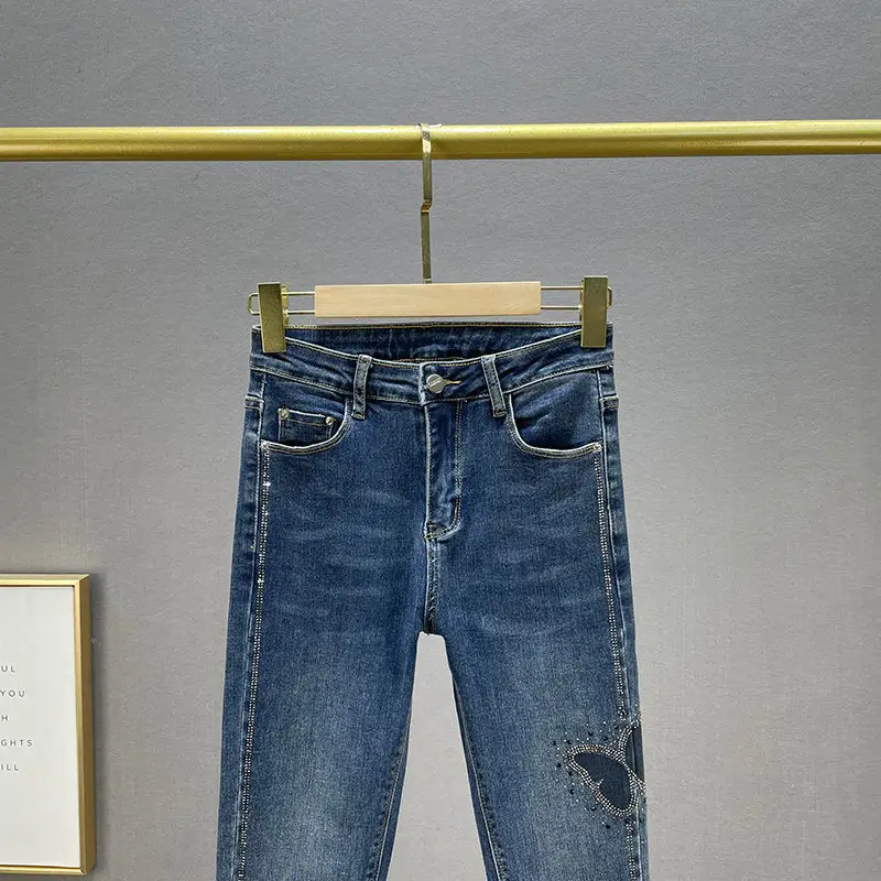 Рисунок 3 - Эластичные облегающие джинсы