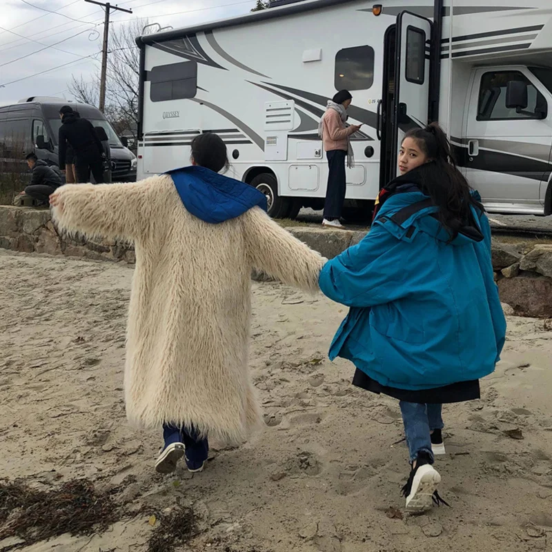 

Ouyang Nana's warm and cold resistant thick imitation fur hooded beach wool plush lamb wool long coat