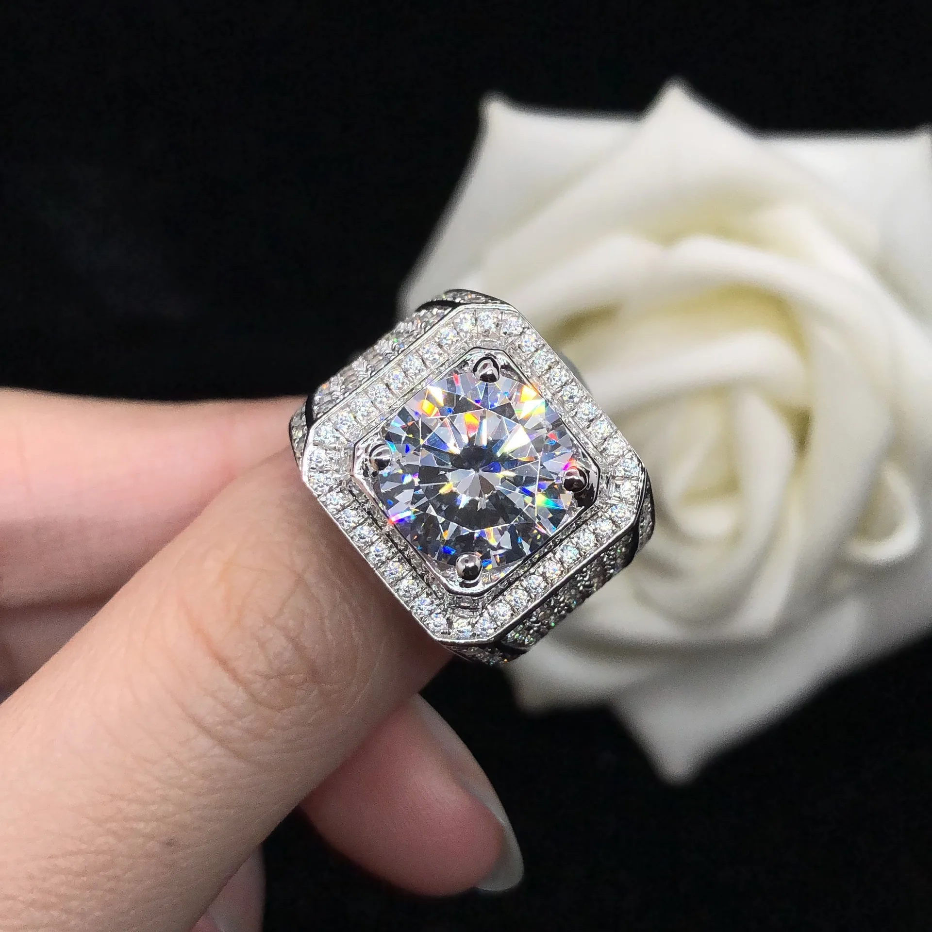 PT950 Platinum Four-Prong Men's Ring, 5 Carat High Carbon Diamond, Fashionable and Simple Design.