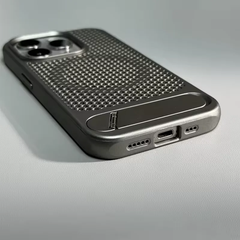 Magnetic Cooling Phone Case with Heat Dissipation and Matte Shockproof Design