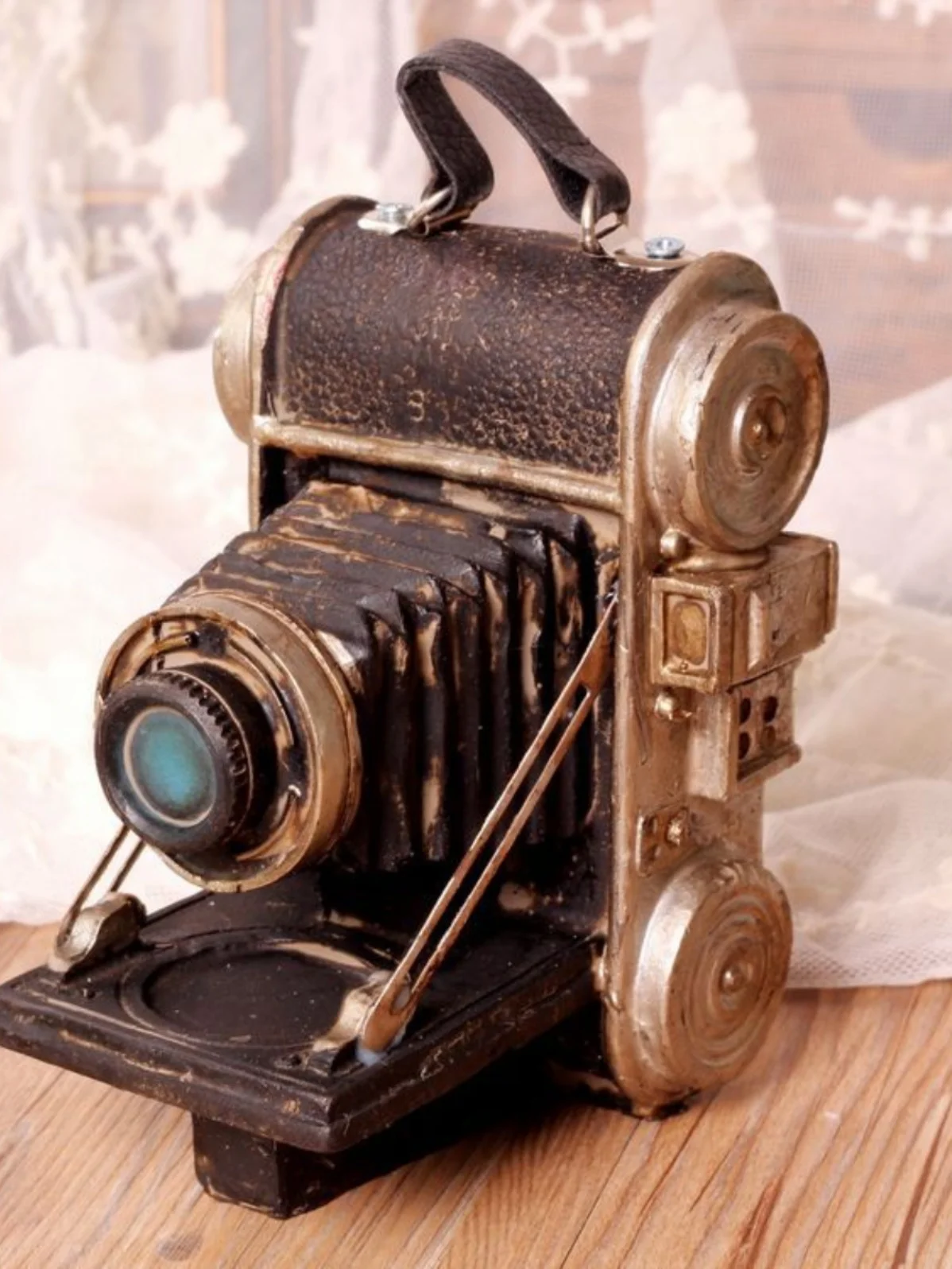 

Retro creative gifts home decorations made of old resin crafts vintage camera.