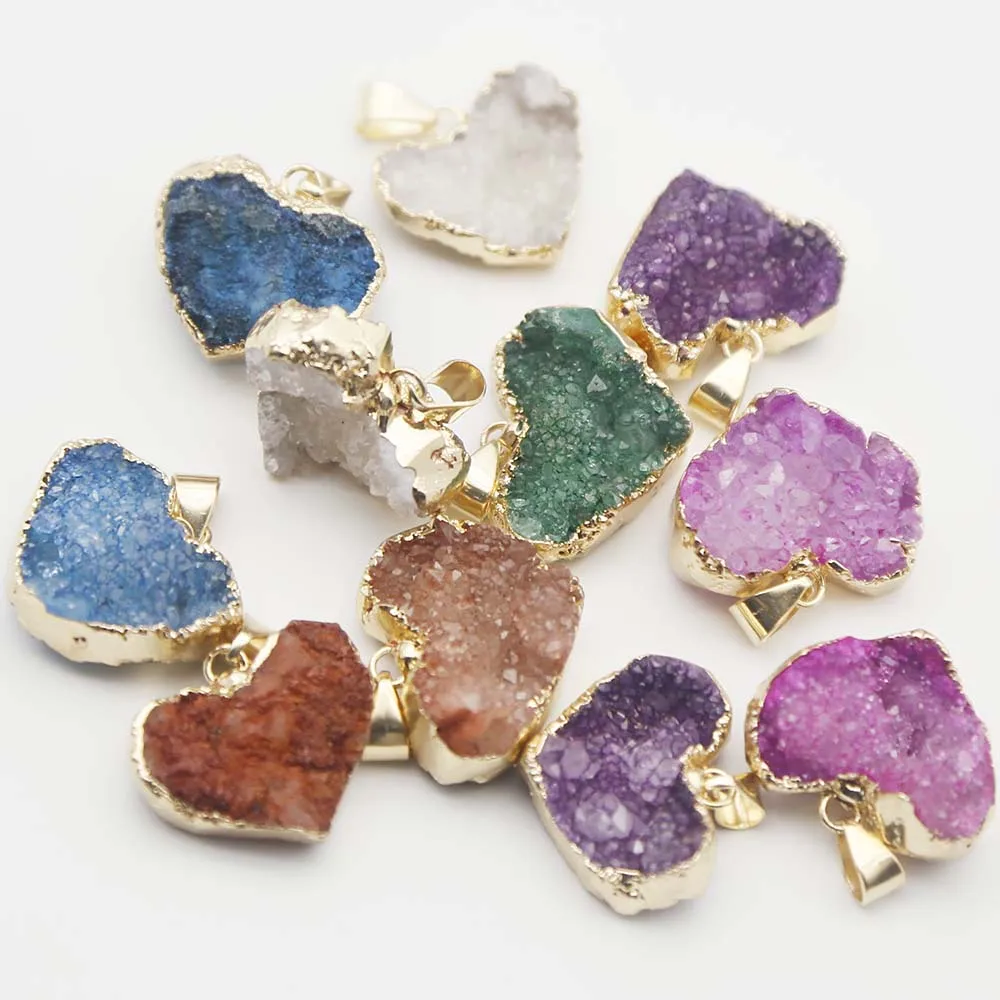 Natural Crystal Cluster Electroplated Edge Heart Shape Pendant Colorful Necklace Agate Tooth Love Sweater Chain Accessories 8Pcs