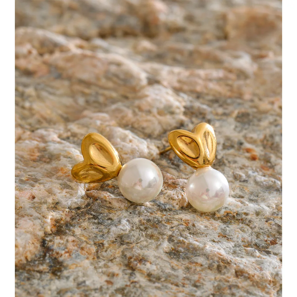 Yhpup Small Heart Stud Earrings