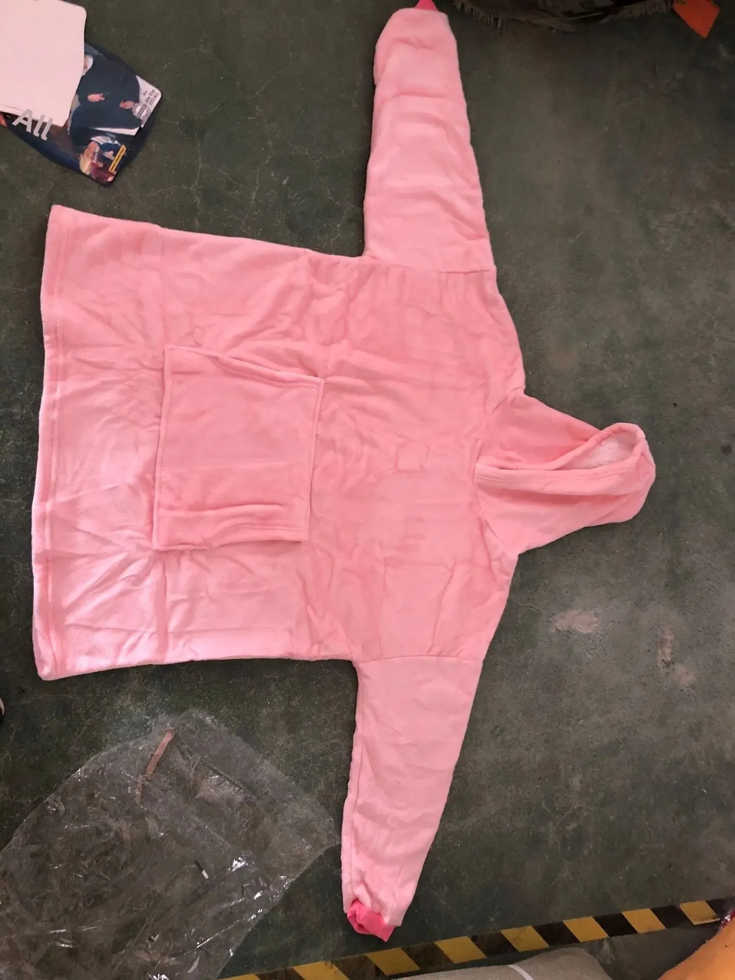 بطانية دافئة من الصوف الفانيلا مع غطاء محرك السيارة للاستخدام المنزلي ومشاهدة التلفزيون ومضادة للبرد مجموعة ملابس نوم للرجال والنساء لموسم الخريف