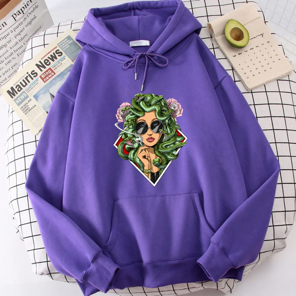 

Smoking Woman In Cool Sunglasses With Snake On Head Hoodies Female New Casual Tops Comics Hip Hop Pullovers Crewneck Loose Hoody