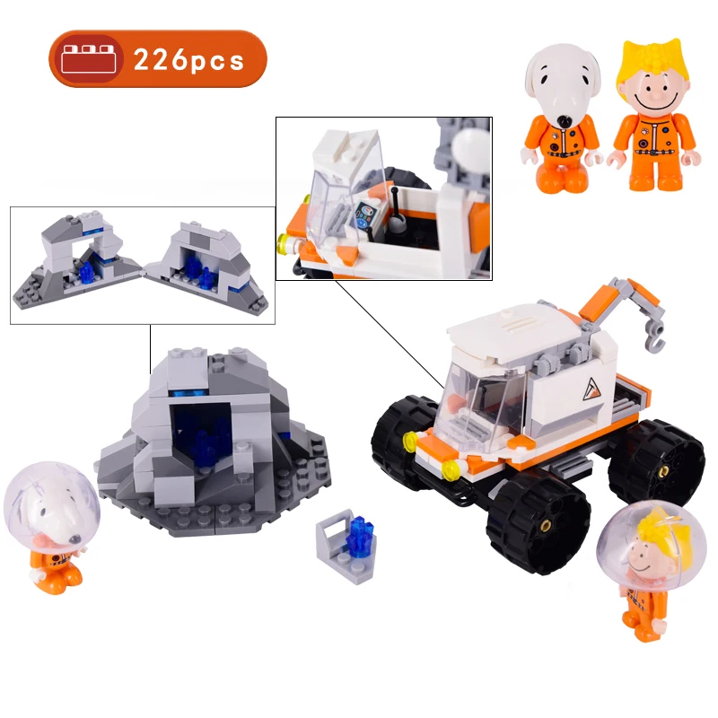 MOC Creative Snoopy figures Login to Space TV Set With Lights Building Blocks Bricks DIY Toys for children Birthday Gifts block stacking milestones Blocks