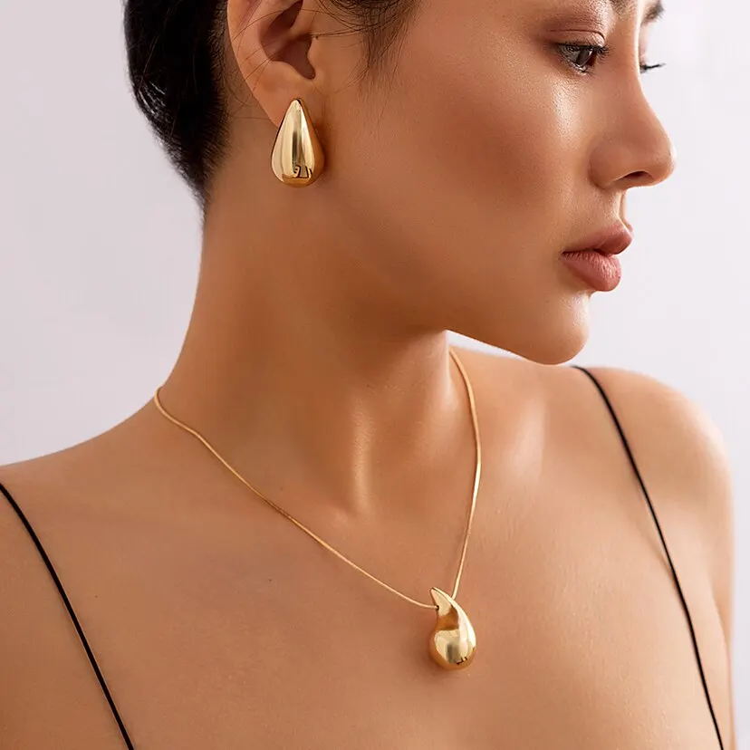 Jewelry Sets 2Pcs Exquisite Snake Chain Beans Pea Pendant Choker Necklace Stud Earrings for Women Vintage Glossy Tear Aesthetic