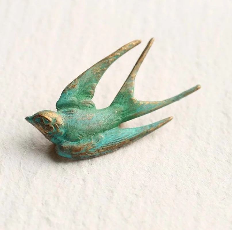 European and American hand Retro Green swallow Brooch female anti light button brooch brooch accessories