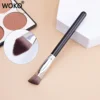 Angled Highlighter Brush Face Contour Foundation Concealer Brush Triangle shape Synthetic Hair Foundation Highlighter Brushes 2
