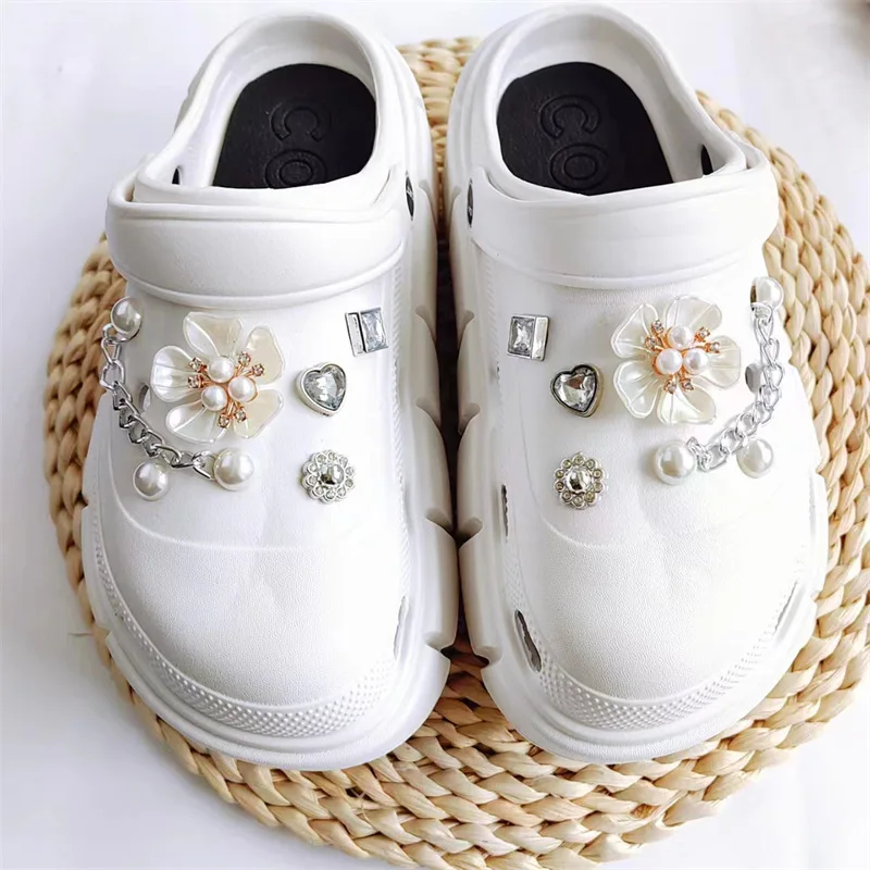 

New Croc Charms Designer DIY Vintage Fashion Clogs Shoes Accessories Elegant Shoe buckle decoration Diamond Charms for Croc