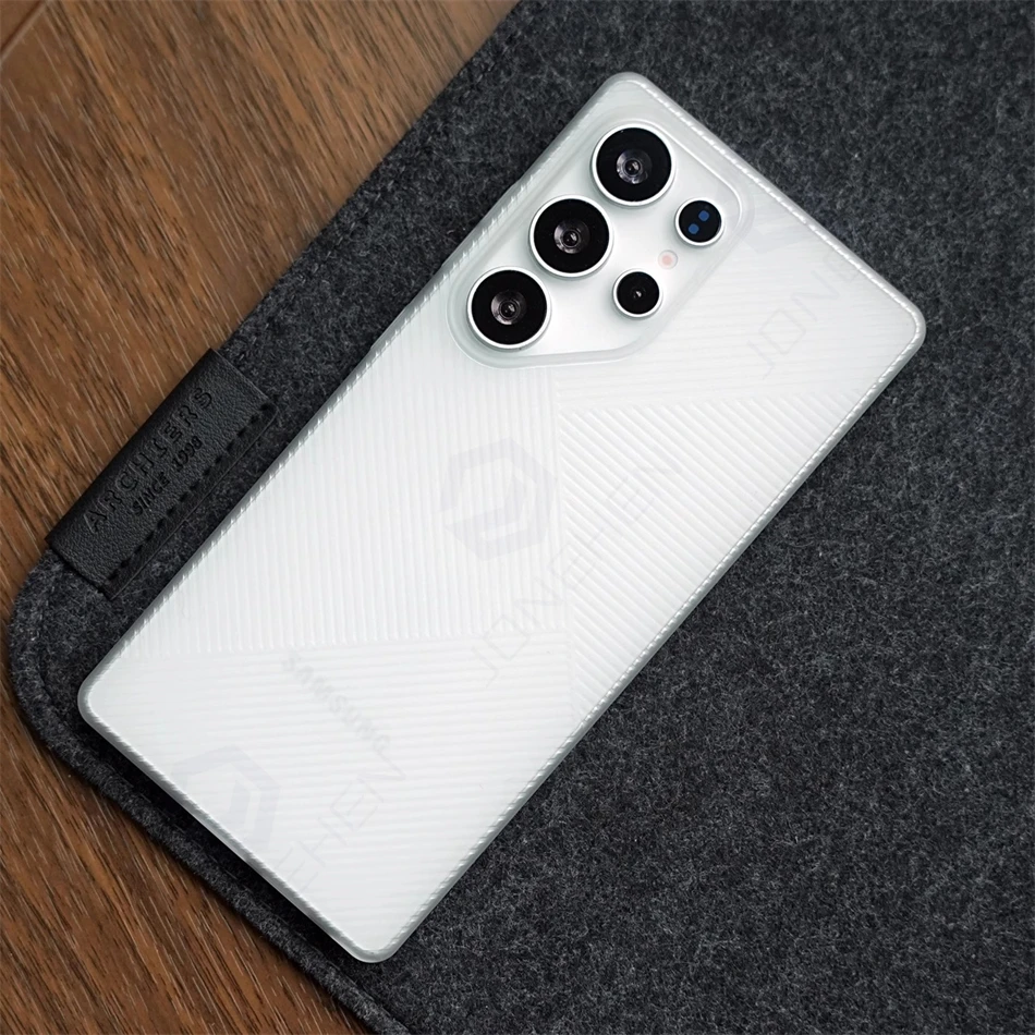 Anti-Fingerprint Stylish Matte Geometric Stripe Case