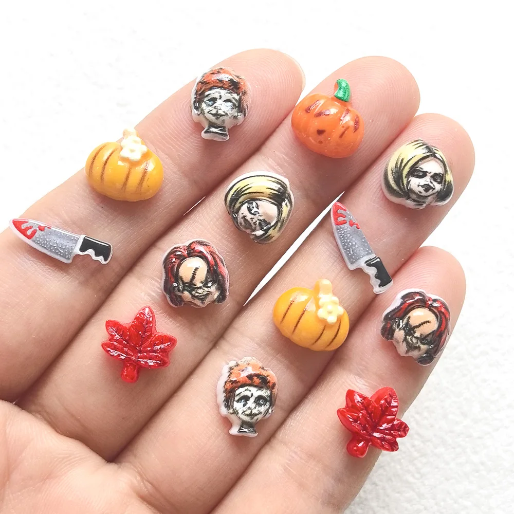 50 Stück 4-14MM Strass-Verzierte Harz-Halloween-Kürbis-Grimassen Nagelkunst-Zubehör Charms für DIY-Maniküre Nageldekoration