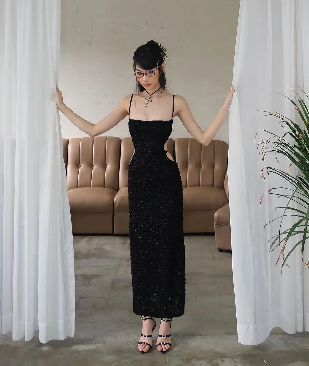 Vestidos máximos de hombros descubiertos y tirantes spaghetti Chocolate Tallas Grandes