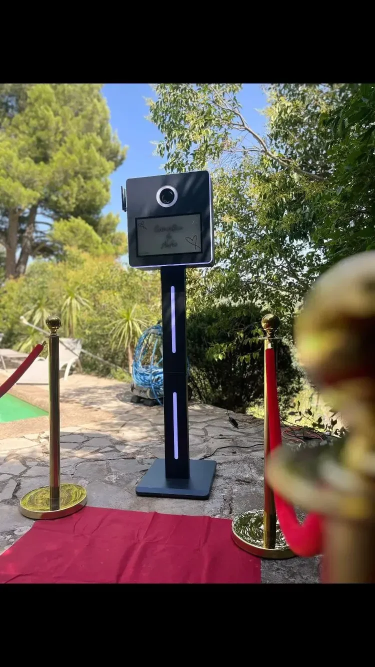 Portable standzone 15.6inch selfie photo booth camera DSLR round shell carrying case printer and camera photobooth S6b5ca4a794a640eea7f8945dd48b420bh