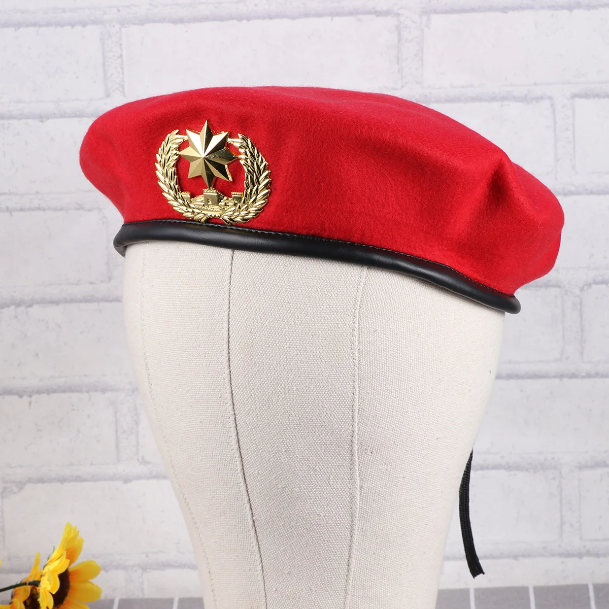 

Red Sailor Hat Stage Show Square Dancing Woolen Beret (Golden Eight Pointed Star)