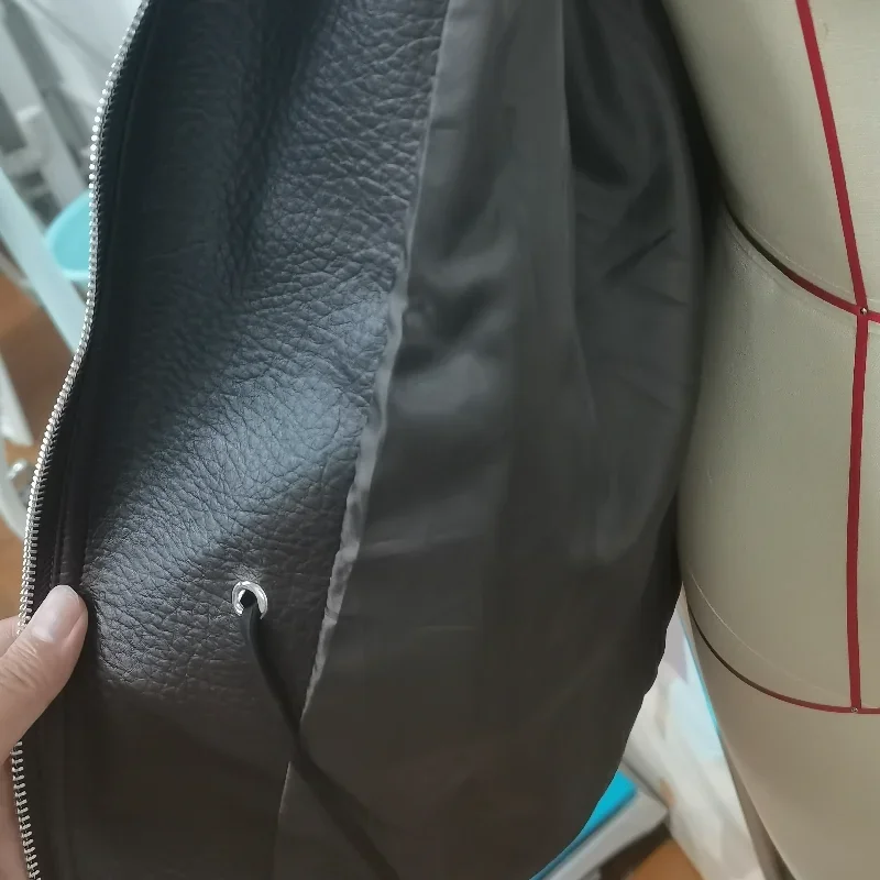 Kordelzug in der Taille, solide strukturierte PU-Lederjacke für Damen, Stehkragen, asymmetrischer Reißverschluss, Knopfdetail, Übergröße, 2025, volle Streetwear – Detail 5