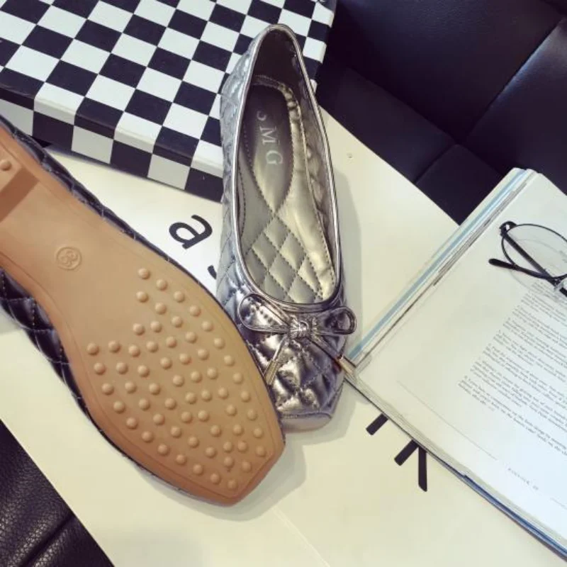 New Fashion Bean Shoes In Spring 2023 Flat Bottom Square Toe Boat Shoes Large Size Shallow Mouth Comfortable Work Shoes 2